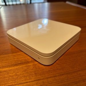 Apple AirPort Extreme Wi-Fi Router